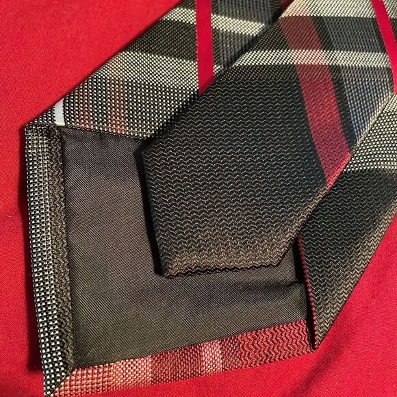 Arrow Men’s Tie NWT black, red & white stripe geometric pattern 100% Polyester - Picture 3 of 3